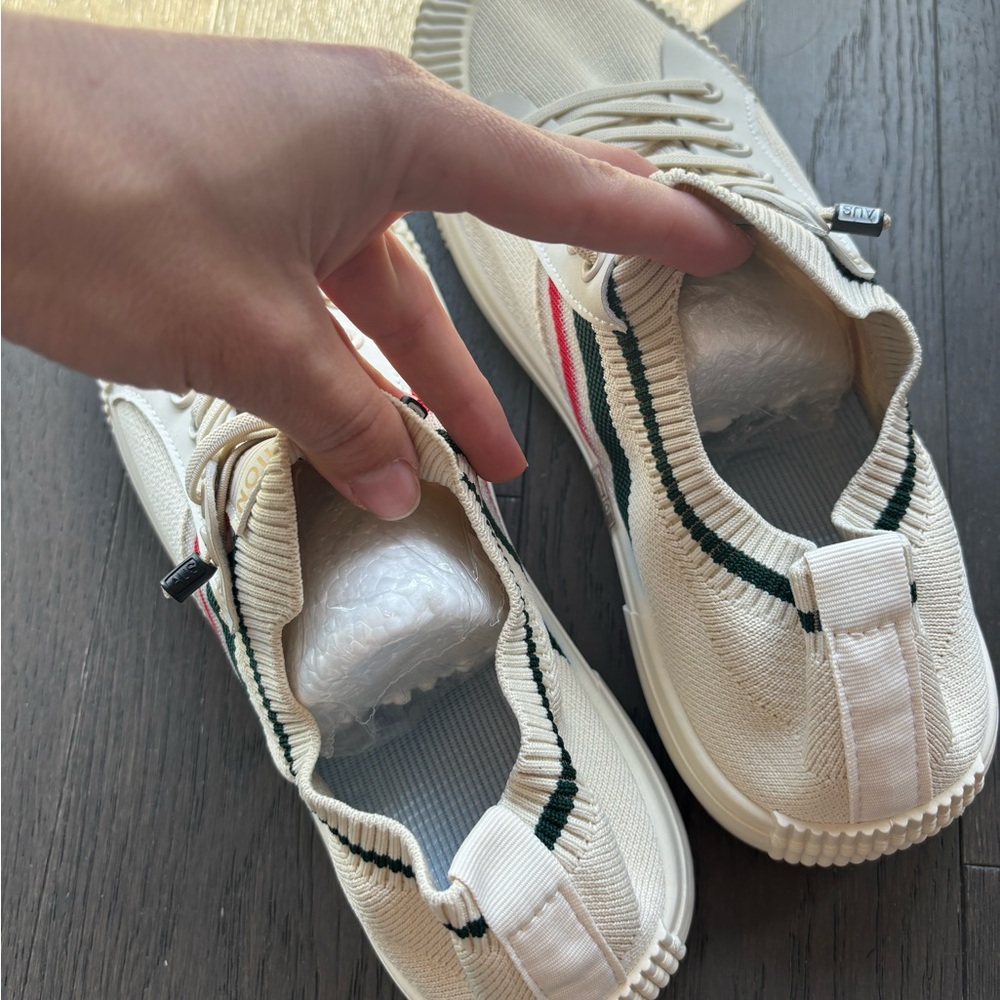 SHEIN White and Red Sneakers Retro Athletic Style - Picture 4 of 7